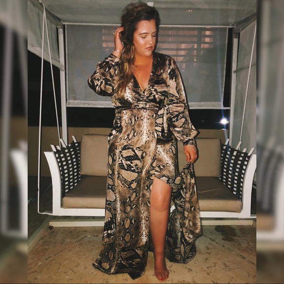 Missguided Dresses & Skirts - Missguided Plus Size Plunge Snake Print Maxi